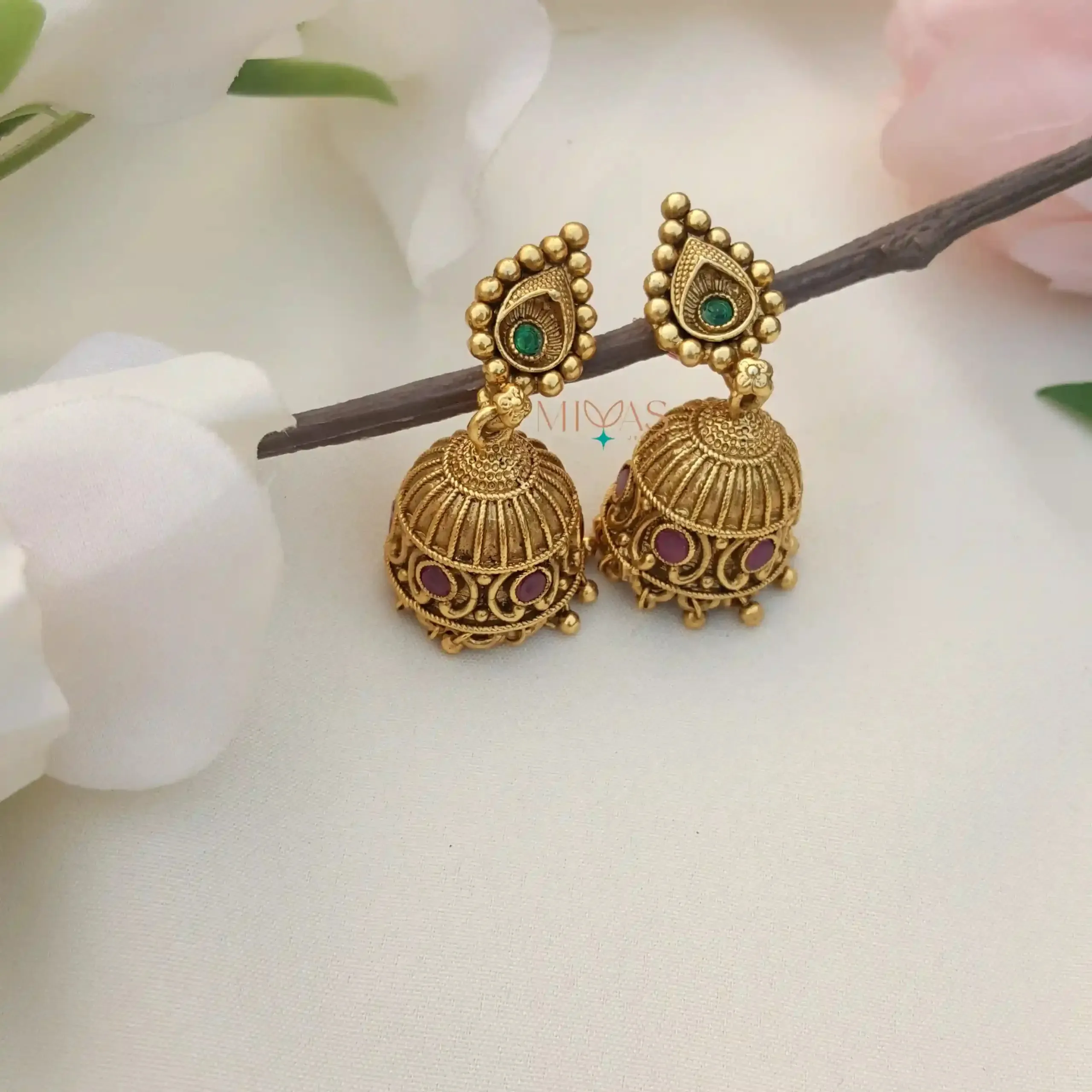 Adorable Design Kemp Stone Antique Necklace