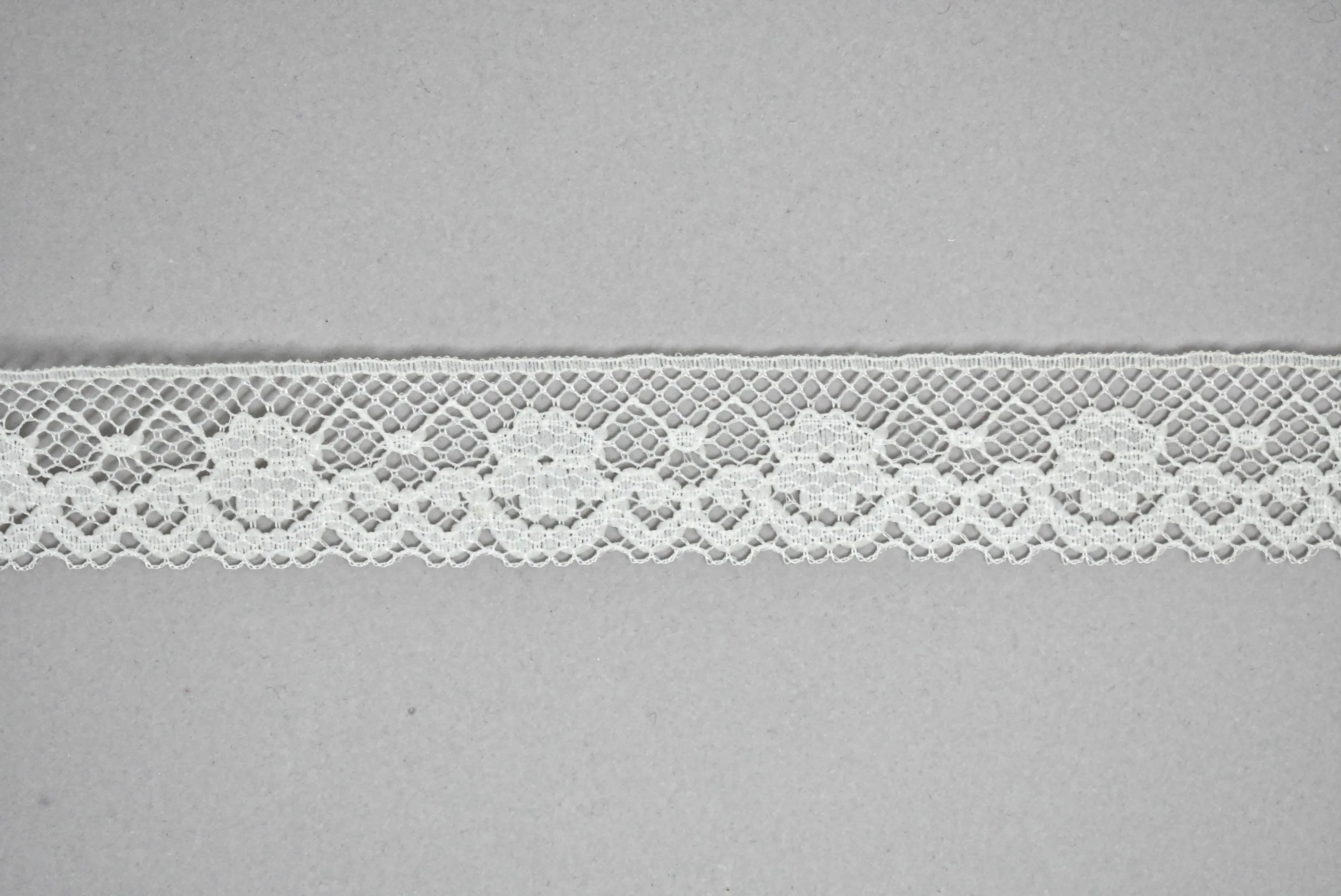 Fancy White Lace Trim 1" - 1 Yard