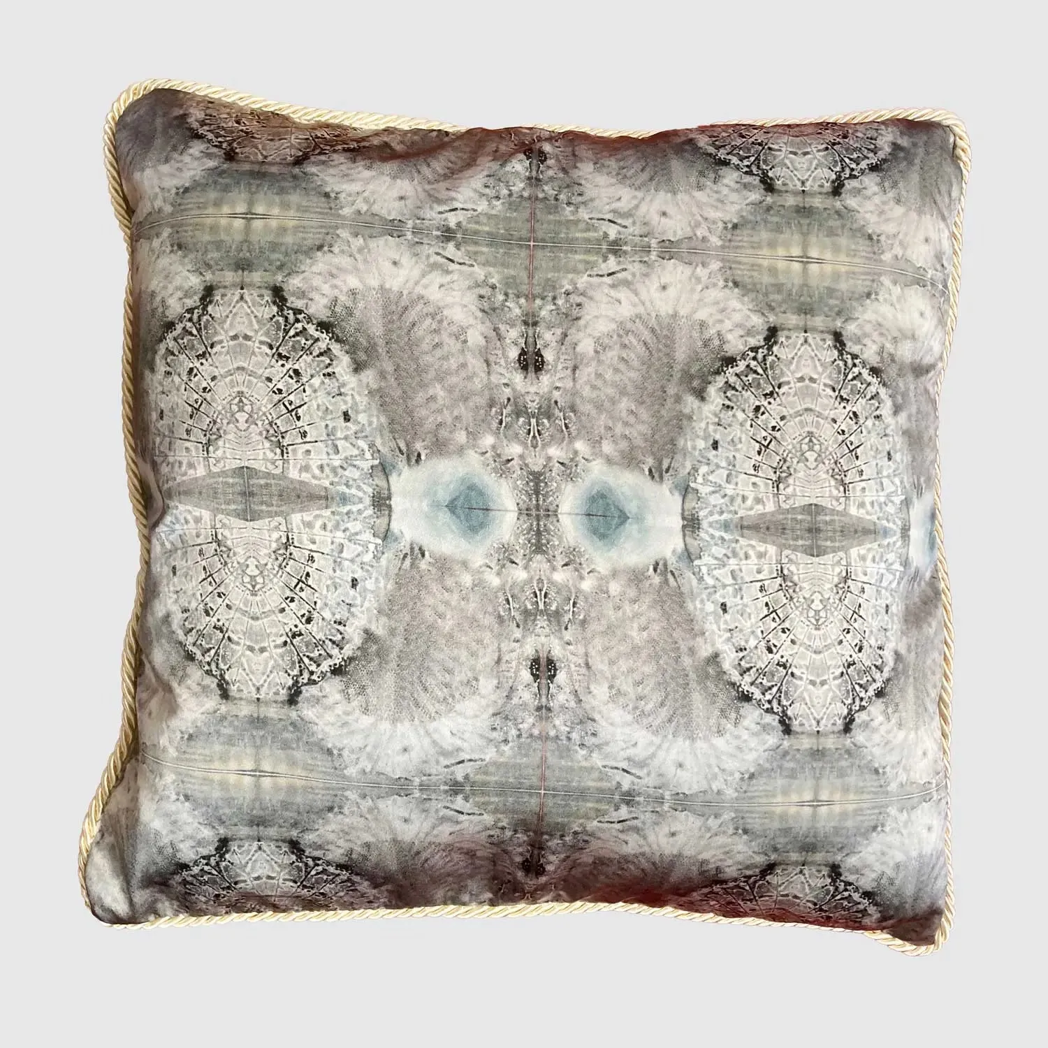 Lace Fan Pattern Silk Cushion