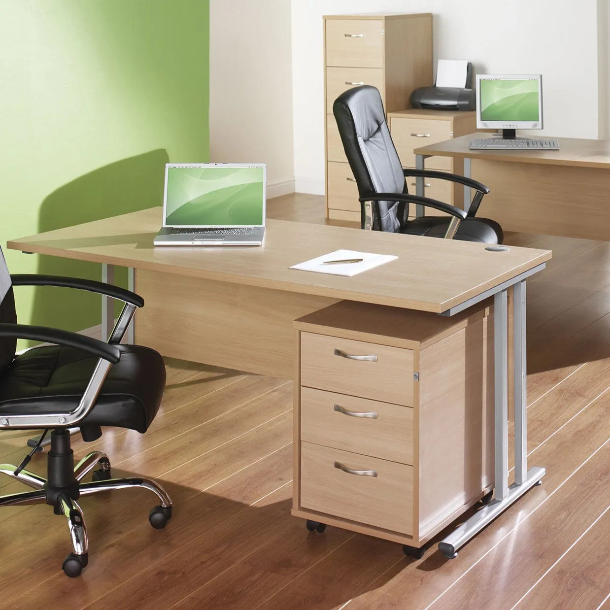 Maestro 25 right hand ergonomic desk with 2 drawer pedestal