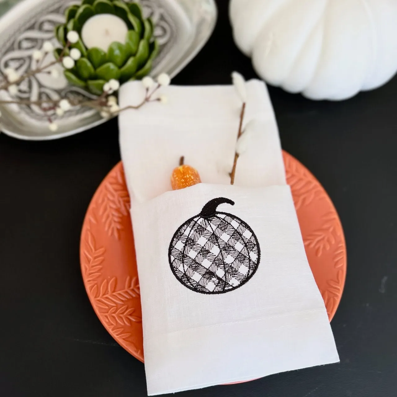 Plaid Pumpkin Napkins, Set of 4, Thanksgiving cloth napkins, Halloween napkins, pumpkin embroidered napkins, halloween table decorations
