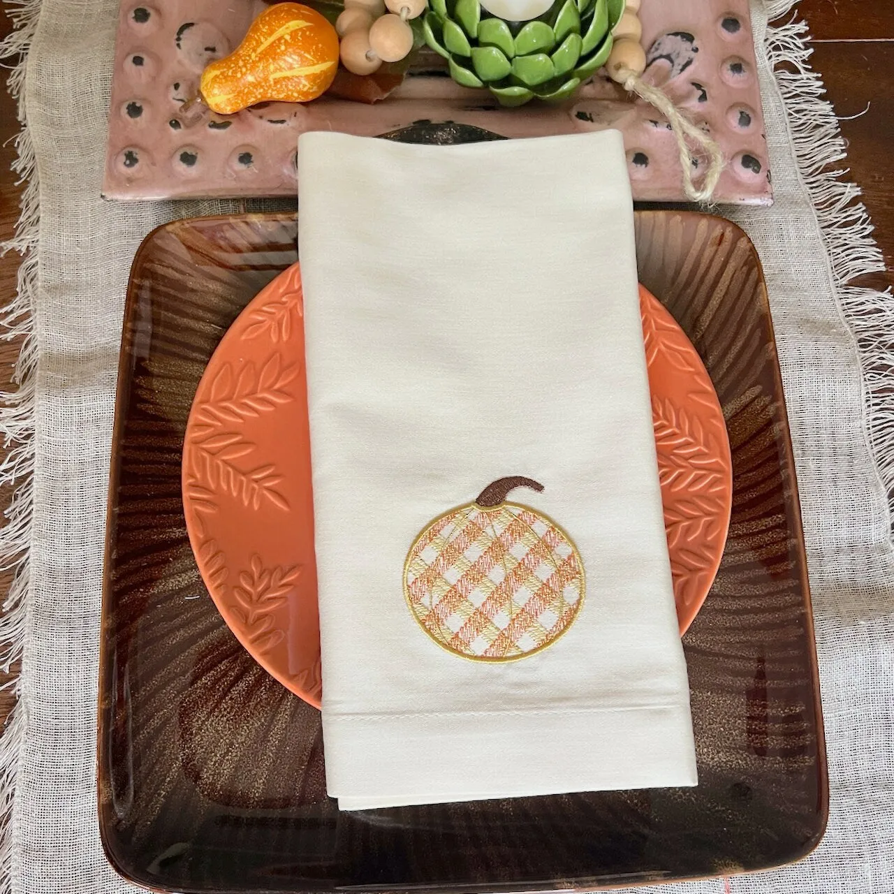 Plaid Pumpkin Napkins, Set of 4, Thanksgiving cloth napkins, Halloween napkins, pumpkin embroidered napkins, halloween table decorations