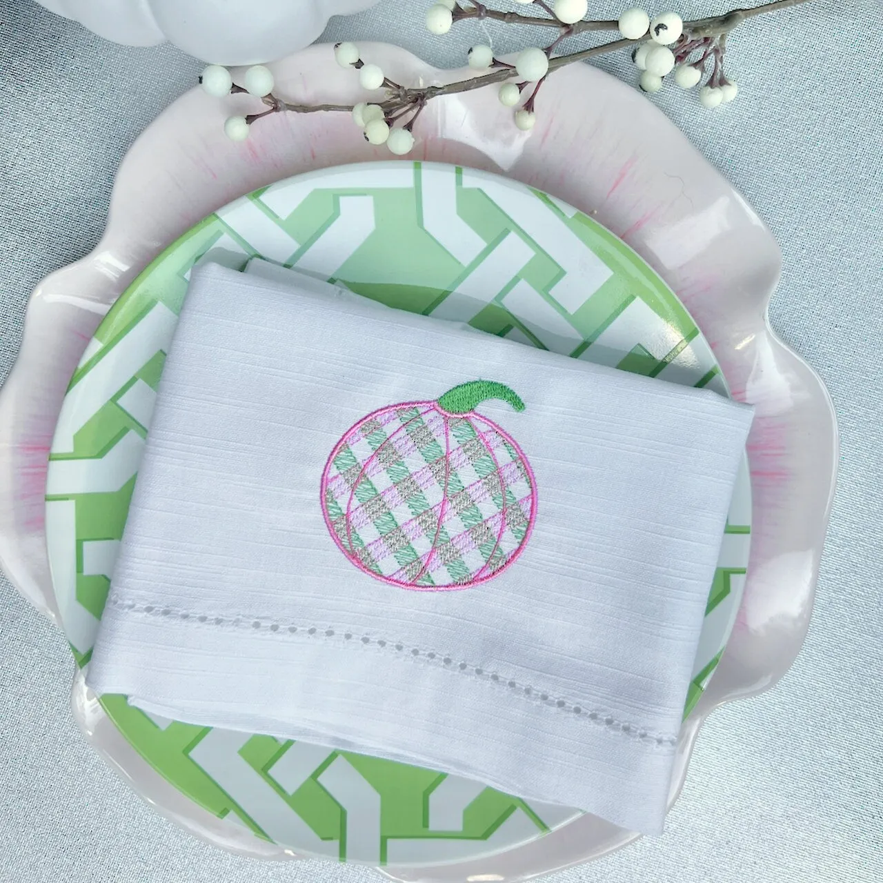 Plaid Pumpkin Napkins, Set of 4, Thanksgiving cloth napkins, Halloween napkins, pumpkin embroidered napkins, halloween table decorations