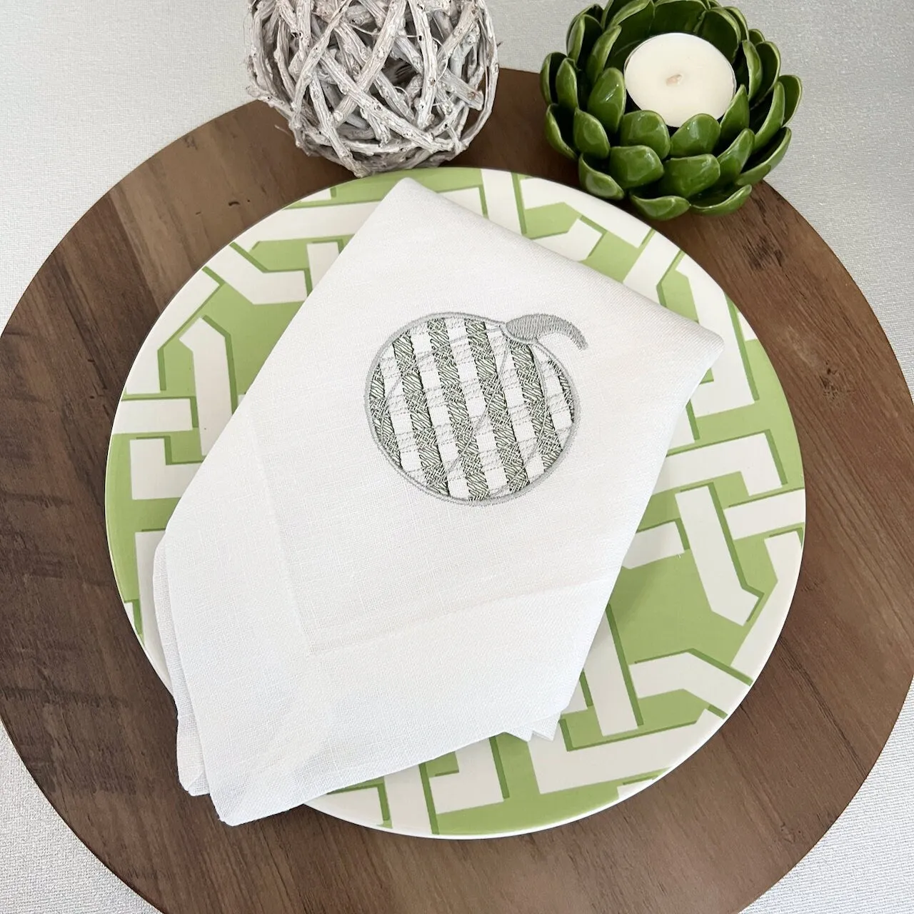 Plaid Pumpkin Napkins, Set of 4, Thanksgiving cloth napkins, Halloween napkins, pumpkin embroidered napkins, halloween table decorations