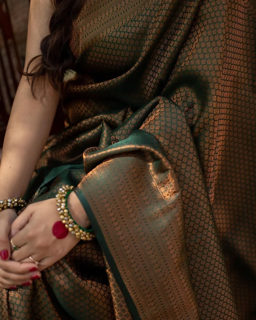 Smashing Dark Green Soft Silk Saree With Snazzy Blouse Piece
