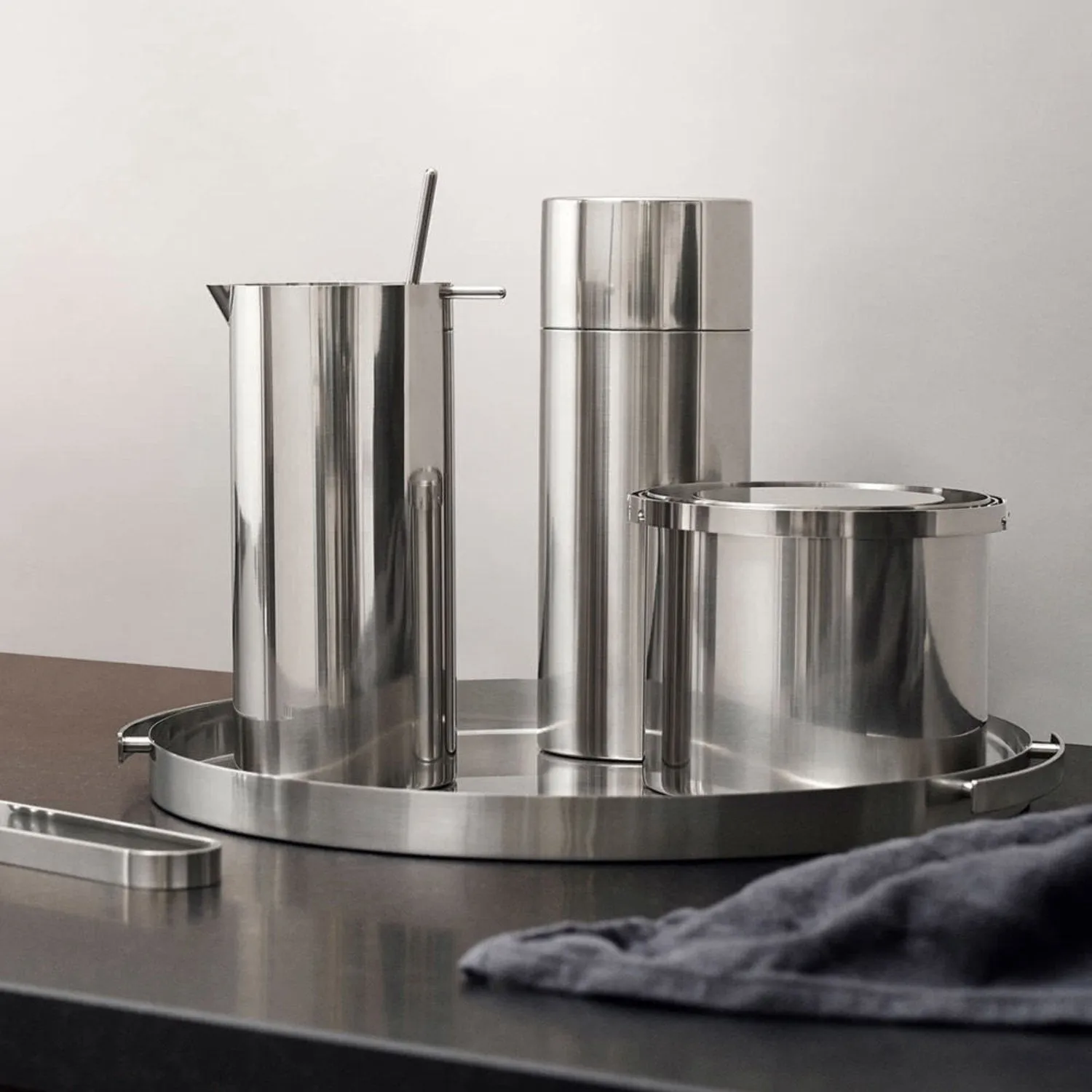 stelton | arne jacobsen cylinda line | martini mixer with spoon